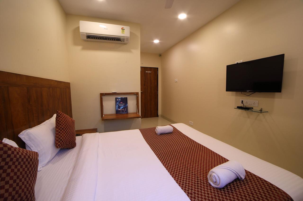Oyo 8757 Prakash Inn Bombaim Exterior foto