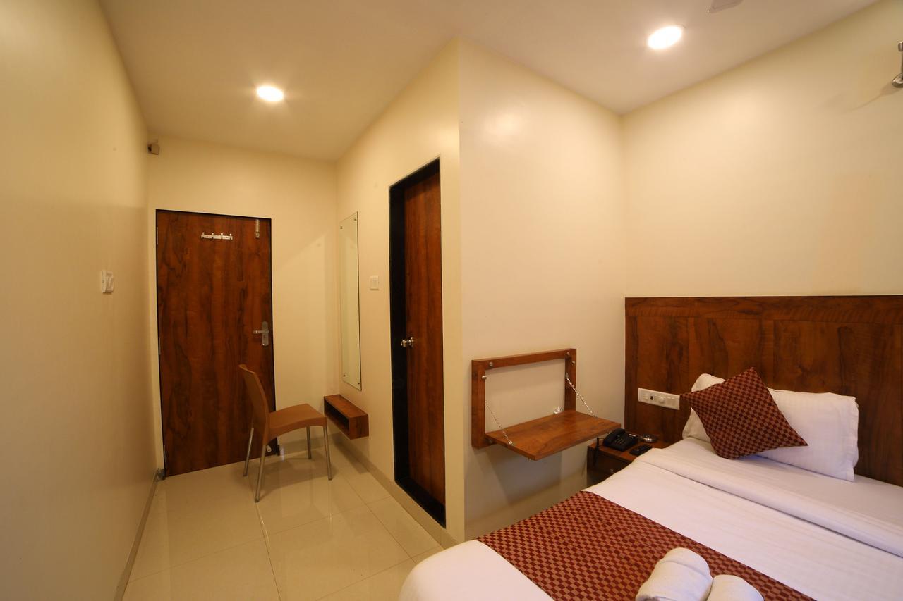 Oyo 8757 Prakash Inn Bombaim Exterior foto